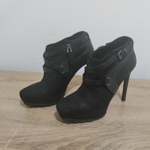 Black Guess Ankle Heels